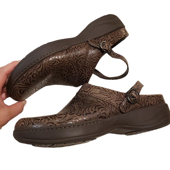 Dankso Clogs Women's 10.5 Floral Embossed Tooled Leather Nurse Brown Shoes - Picture 11 of 12
